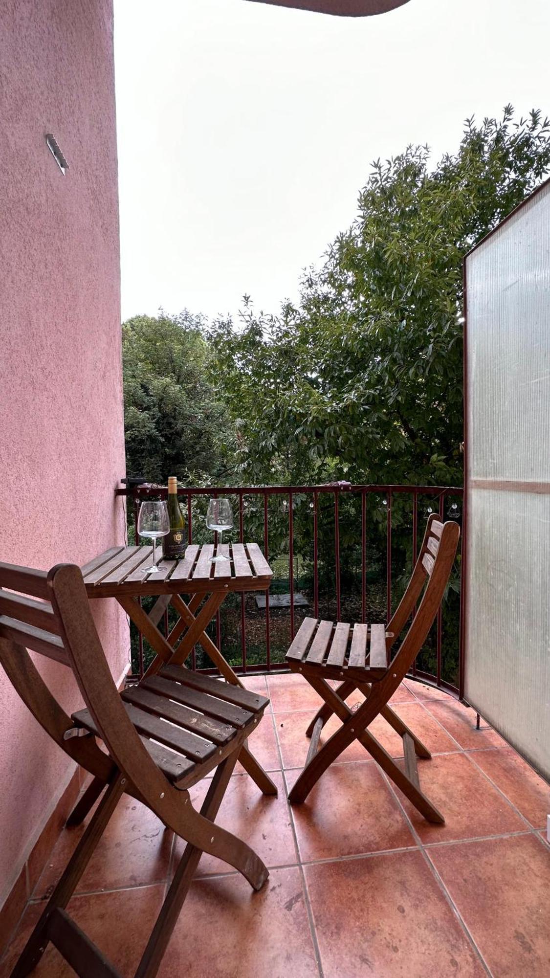 Apartman S Balkonem U Parku & 15 Minut Do Centra Brno Bagian luar foto