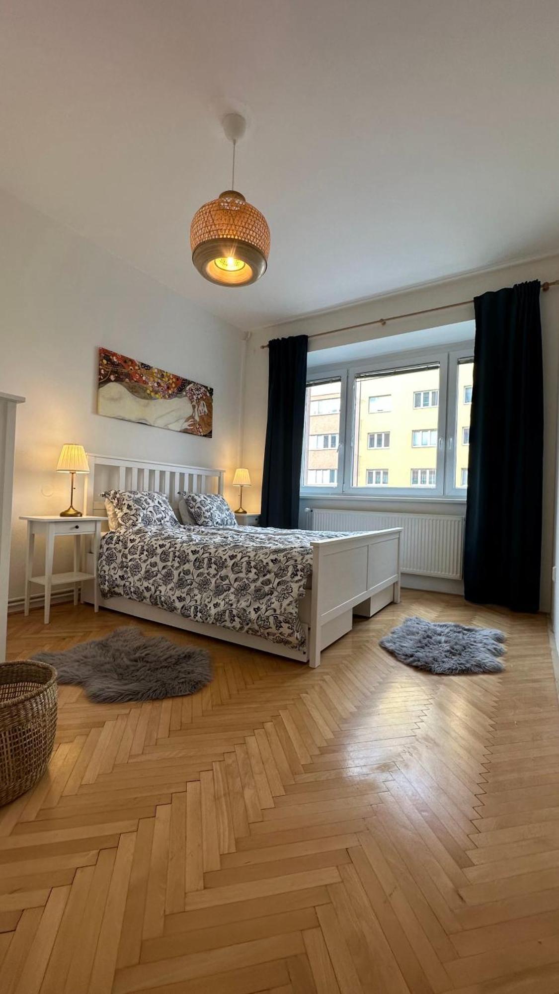 Apartman S Balkonem U Parku & 15 Minut Do Centra Brno Bagian luar foto